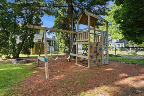 Tiny photo for 56 Whites Place, Bloomington, IL 61701 (MLS # 12675086)