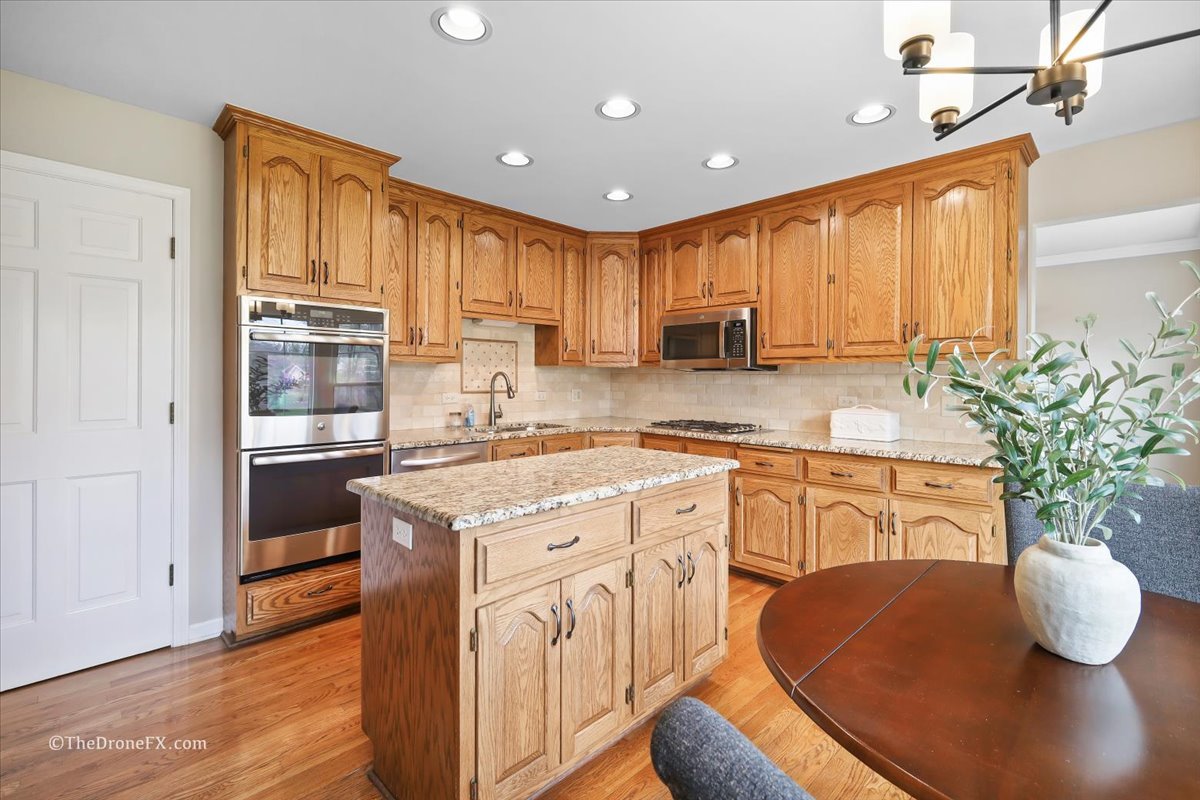 26w215 Tomahawk Drive