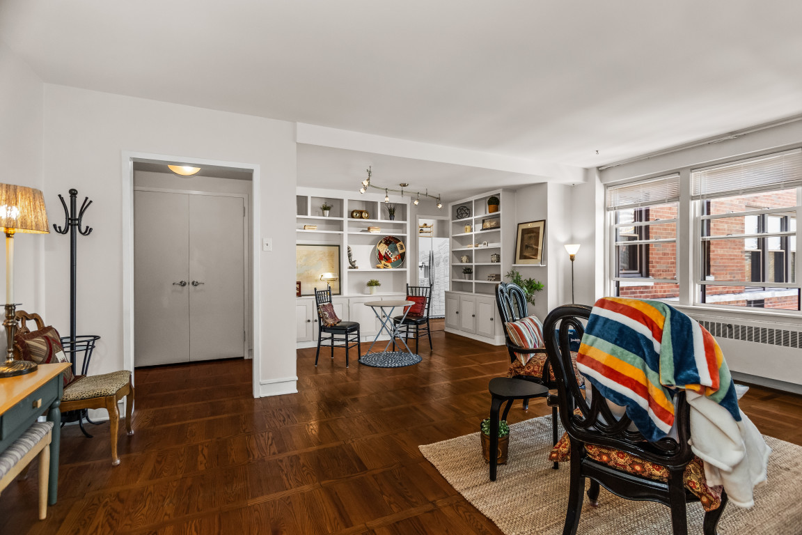 1585 Ridge Avenue 506