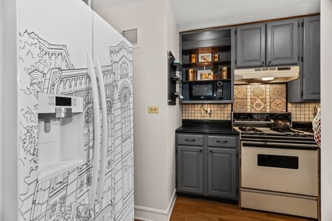 Tiny photo for 1585 Ridge Avenue #506, Evanston, IL 60201 (MLS # 12428262)