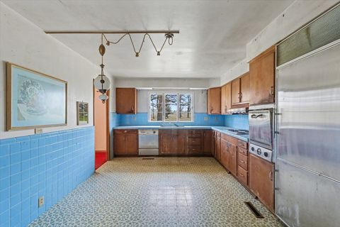 Tiny photo for 404 Oak Drive, Roberts, IL 60962 (MLS # 12602333)