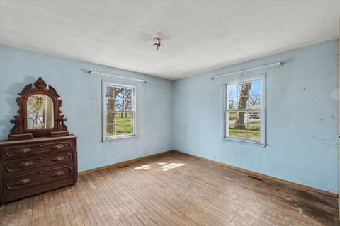 Tiny photo for 404 Oak Drive, Roberts, IL 60962 (MLS # 12602333)