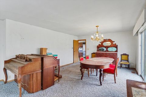 Tiny photo for 404 Oak Drive, Roberts, IL 60962 (MLS # 12602333)