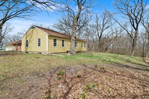 Tiny photo for 404 Oak Drive, Roberts, IL 60962 (MLS # 12602333)
