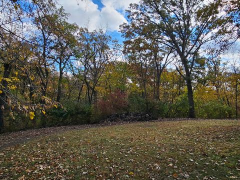 Tiny photo for 404 Oak Drive, Roberts, IL 60962 (MLS # 12602333)