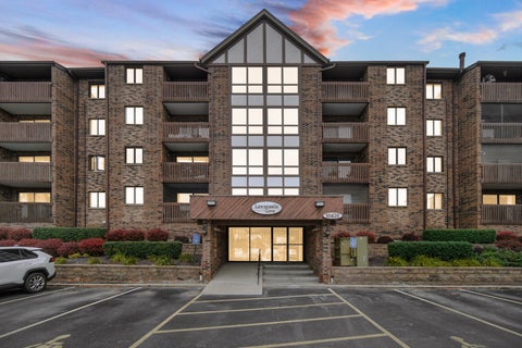 Tiny photo for 10420 Circle Drive #42B, Oak Lawn, IL 60453 (MLS # 12727603)