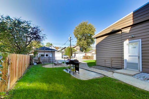 Tiny photo for 813 N Cuyler Avenue, Oak Park, IL 60302 (MLS # 12786051)