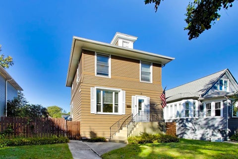 Tiny photo for 813 N Cuyler Avenue, Oak Park, IL 60302 (MLS # 12786051)