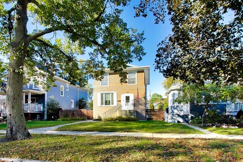 Tiny photo for 813 N Cuyler Avenue, Oak Park, IL 60302 (MLS # 12786051)