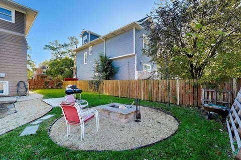 Tiny photo for 813 N Cuyler Avenue, Oak Park, IL 60302 (MLS # 12786051)