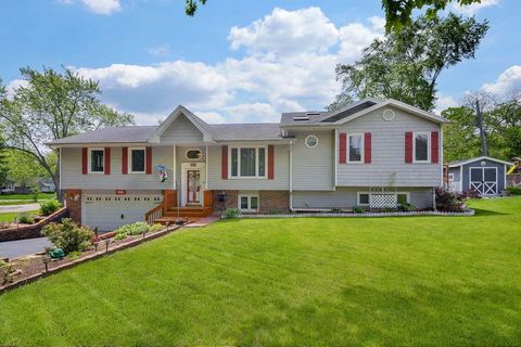 Photo of 110 Oakwood Lane, Bartlett, IL 60103 (MLS # 12666990)
