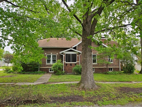Tiny photo for 402 E 5th Street, Flora, IL 62839 (MLS # 12652235)