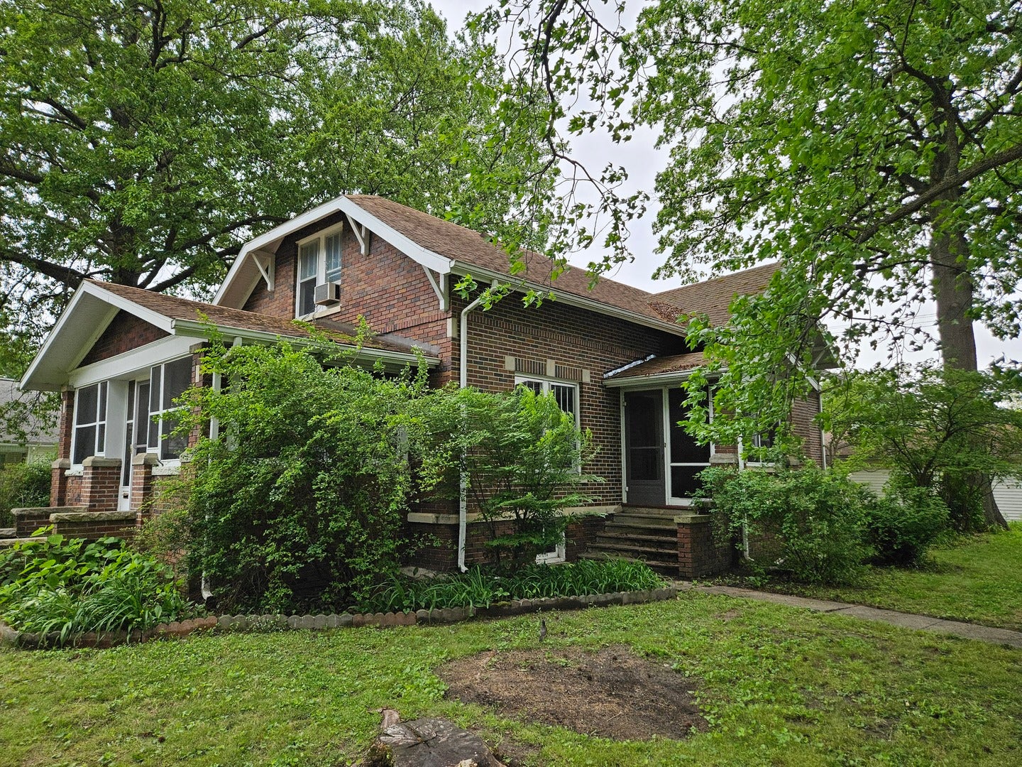 402 E 5th Street