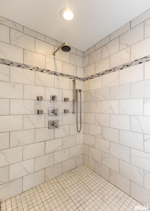 Tiny photo for 4510 5TH Avenue, Moline, IL 61265 (MLS # 12591070)