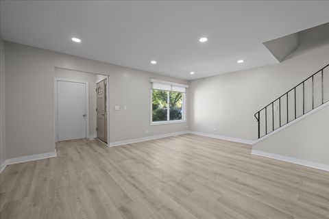 Tiny photo for 765 Clearwood Court, Aurora, IL 60504 (MLS # 12486873)