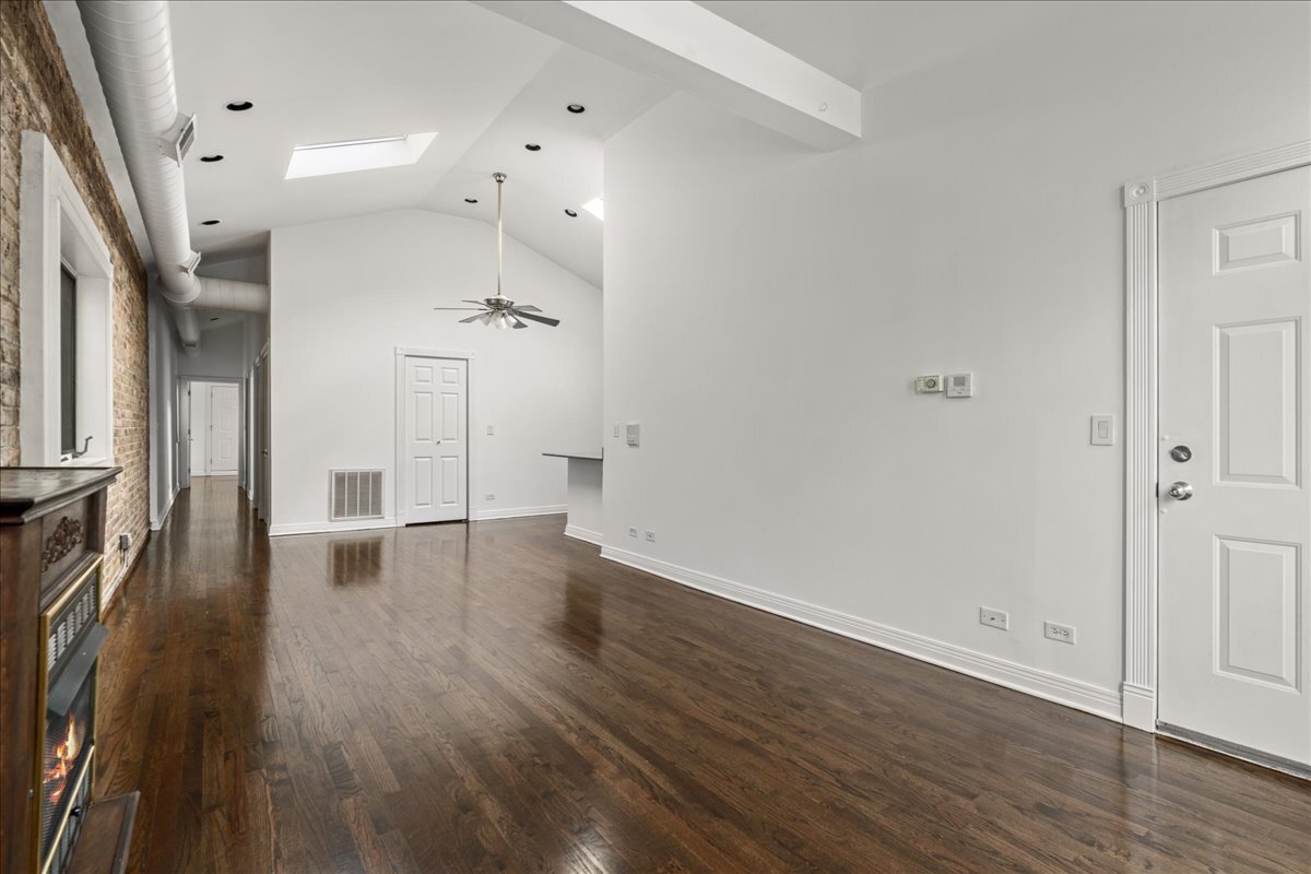 821 N Milwaukee Avenue 3