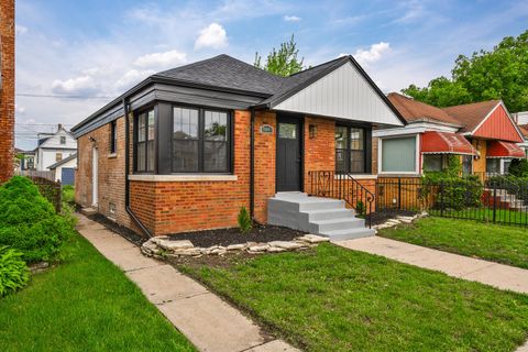 Tiny photo for 8449 S Euclid Avenue, Chicago, IL 60617 (MLS # 12529938)