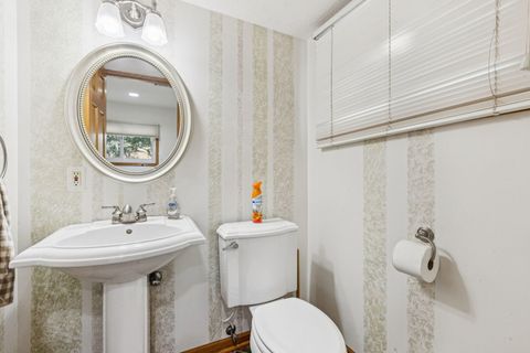 Tiny photo for 1504 E Emmerson Lane, Mount Prospect, IL 60056 (MLS # 12490103)