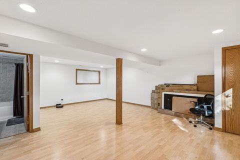 Tiny photo for 1504 E Emmerson Lane, Mount Prospect, IL 60056 (MLS # 12490103)