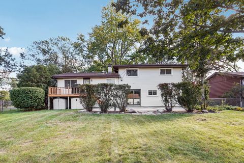 Tiny photo for 1504 E Emmerson Lane, Mount Prospect, IL 60056 (MLS # 12490103)