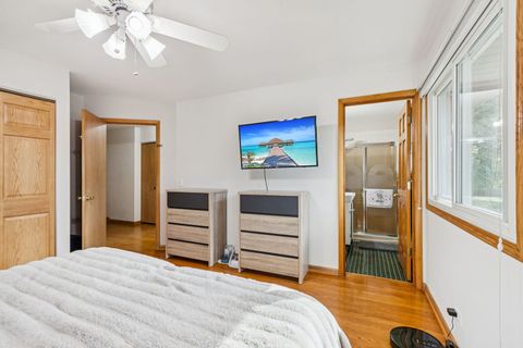 Tiny photo for 1504 E Emmerson Lane, Mount Prospect, IL 60056 (MLS # 12490103)