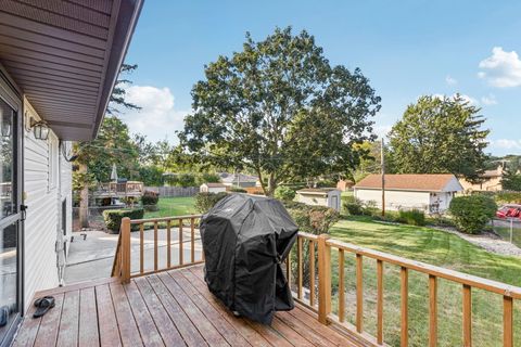 Tiny photo for 1504 E Emmerson Lane, Mount Prospect, IL 60056 (MLS # 12490103)