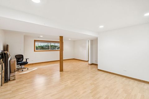 Tiny photo for 1504 E Emmerson Lane, Mount Prospect, IL 60056 (MLS # 12490103)