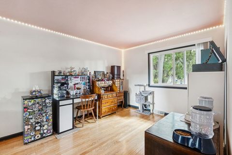 Tiny photo for 1504 E Emmerson Lane, Mount Prospect, IL 60056 (MLS # 12490103)