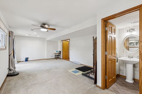 Tiny photo for 1504 E Emmerson Lane, Mount Prospect, IL 60056 (MLS # 12490103)