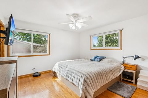 Tiny photo for 1504 E Emmerson Lane, Mount Prospect, IL 60056 (MLS # 12490103)