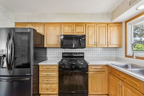 Tiny photo for 1504 E Emmerson Lane, Mount Prospect, IL 60056 (MLS # 12490103)