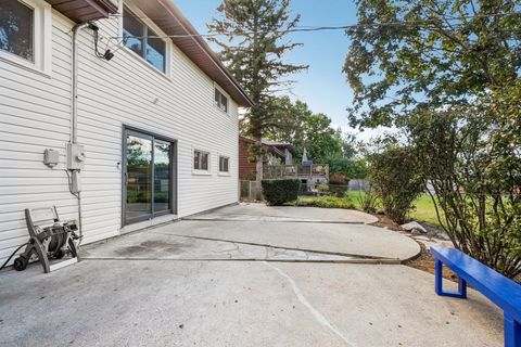 Tiny photo for 1504 E Emmerson Lane, Mount Prospect, IL 60056 (MLS # 12490103)