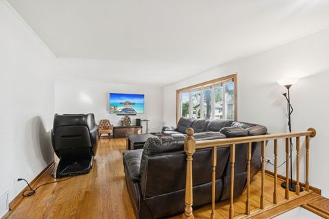 Tiny photo for 1504 E Emmerson Lane, Mount Prospect, IL 60056 (MLS # 12490103)