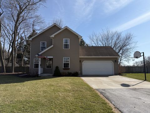 Photo of 645 E State Street, South Elgin, IL 60177 (MLS # 12594188)