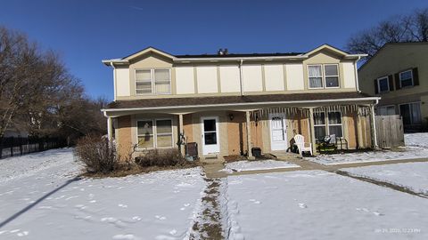 9 FERNWOOD Drive Q Bolingbrook IL 60440