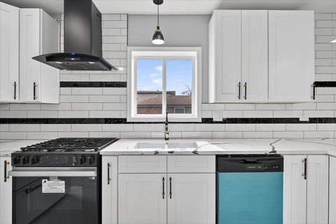 Tiny photo for 15355 7th Avenue, Phoenix, IL 60426 (MLS # 12656622)
