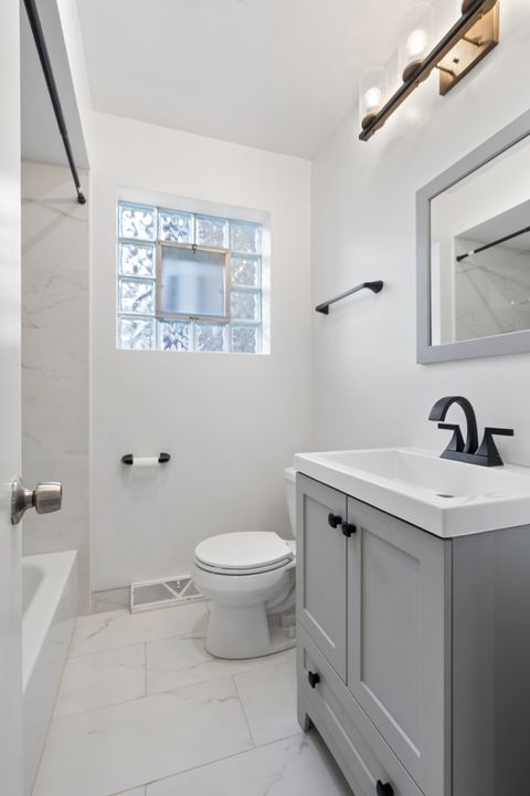 Tiny photo for 6041 W Gunnison Street, Chicago, IL 60630 (MLS # 12584589)