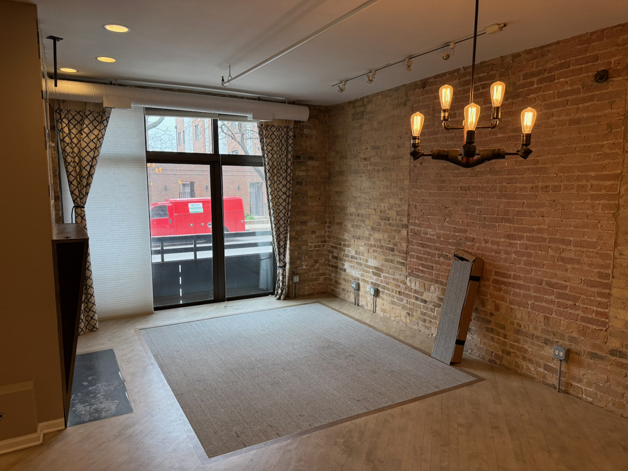 1735 W Diversey Parkway 118