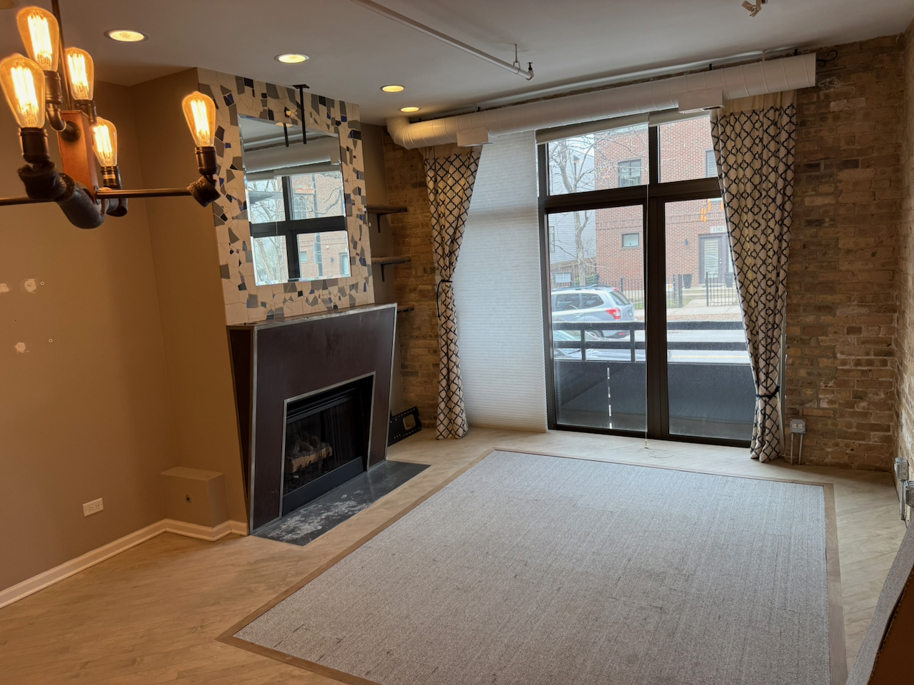 1735 W Diversey Parkway 118