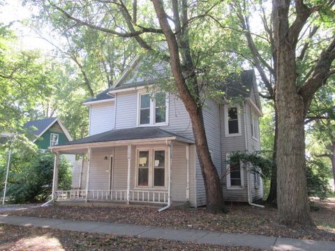 Photo of 207 W Beardsley Avenue, Champaign, IL 61820 (MLS # 12492092)