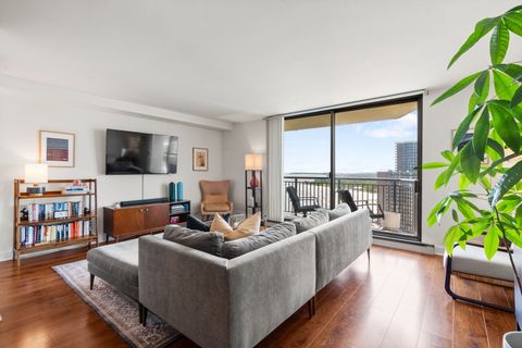 Tiny photo for 6007 N Sheridan Road #15G, Chicago, IL 60660 (MLS # 12443403)