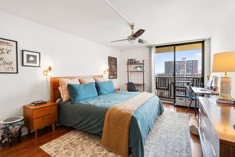 Tiny photo for 6007 N Sheridan Road #15G, Chicago, IL 60660 (MLS # 12443403)
