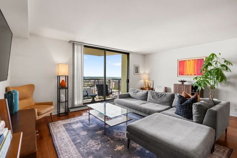 Tiny photo for 6007 N Sheridan Road #15G, Chicago, IL 60660 (MLS # 12443403)