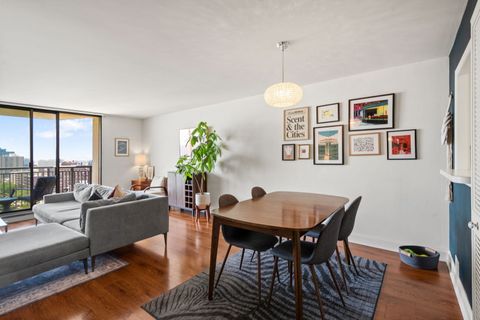 Tiny photo for 6007 N Sheridan Road #15G, Chicago, IL 60660 (MLS # 12443403)