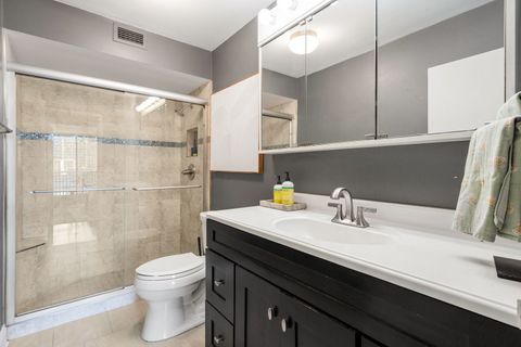 Tiny photo for 6007 N Sheridan Road #15G, Chicago, IL 60660 (MLS # 12443403)