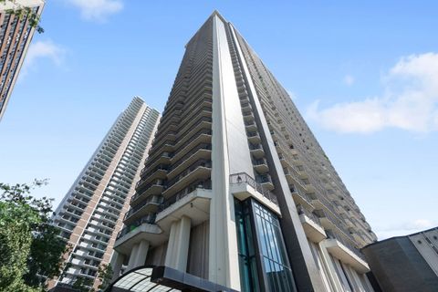 Photo of 6007 N Sheridan Road #15G, Chicago, IL 60660 (MLS # 12443403)