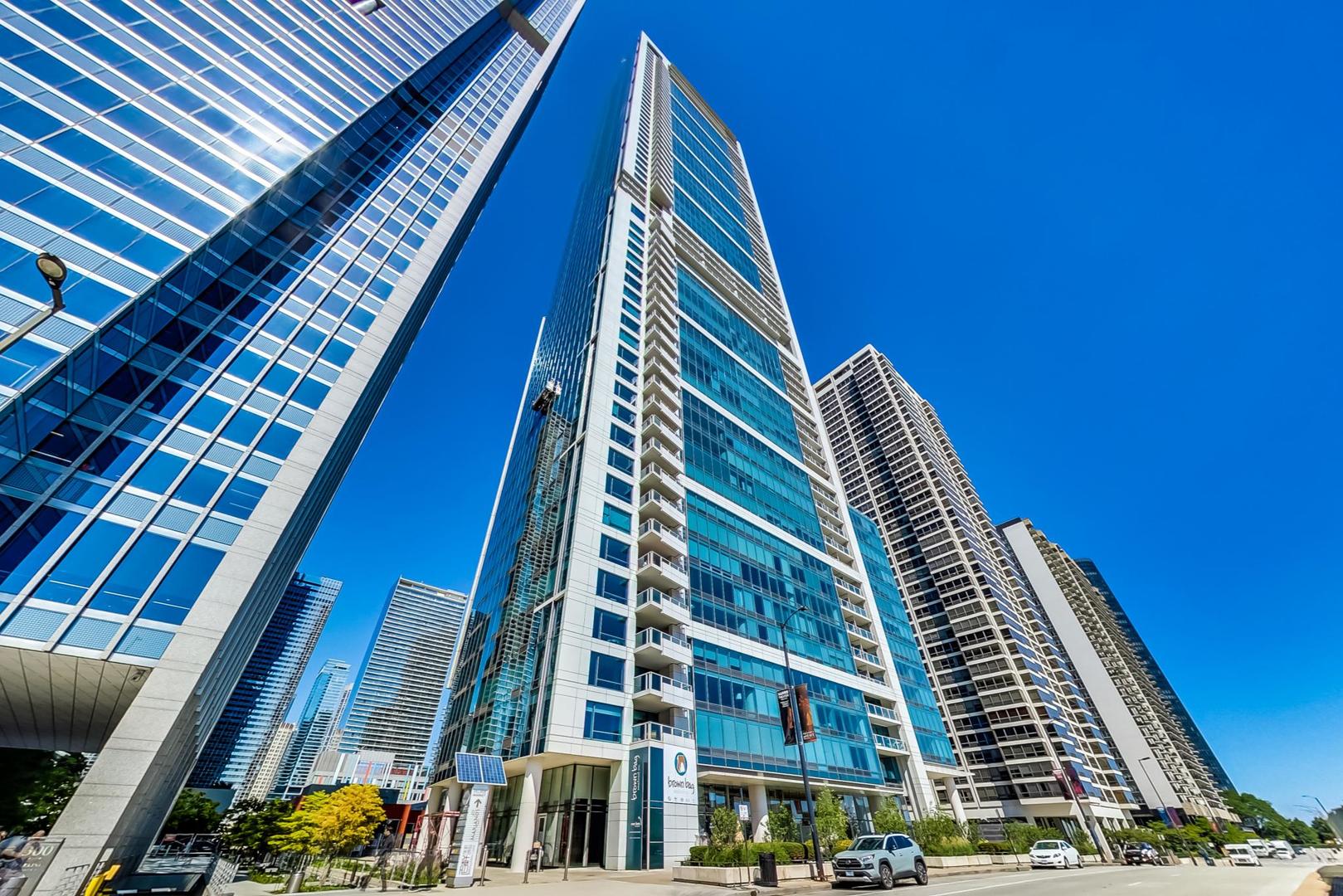 340 E RANDOLPH Street 1002