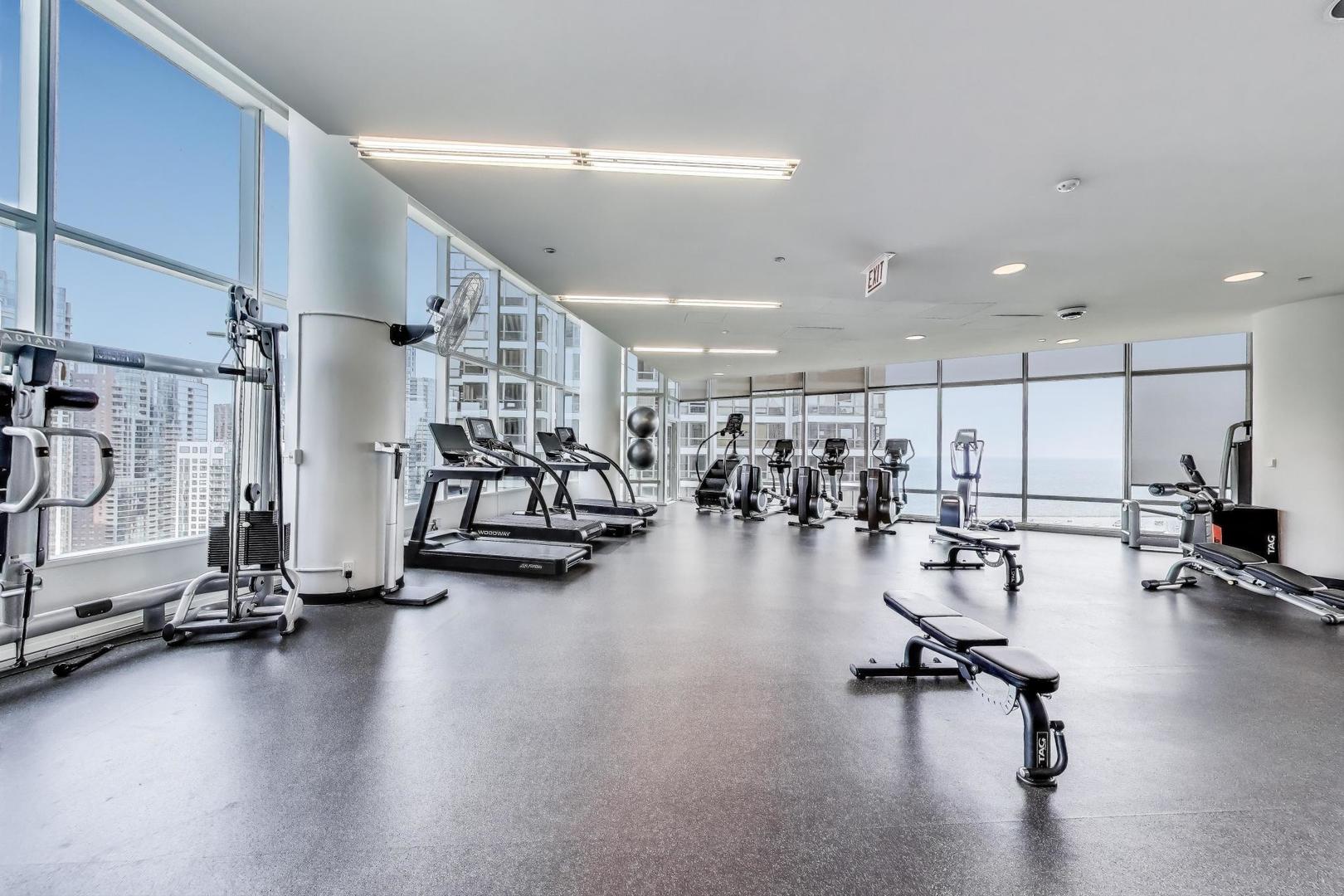 Chicago, Illinois 60601, United States, 2 Bedrooms Bedrooms, ,2 BathroomsBathrooms,Residential,Active,195197