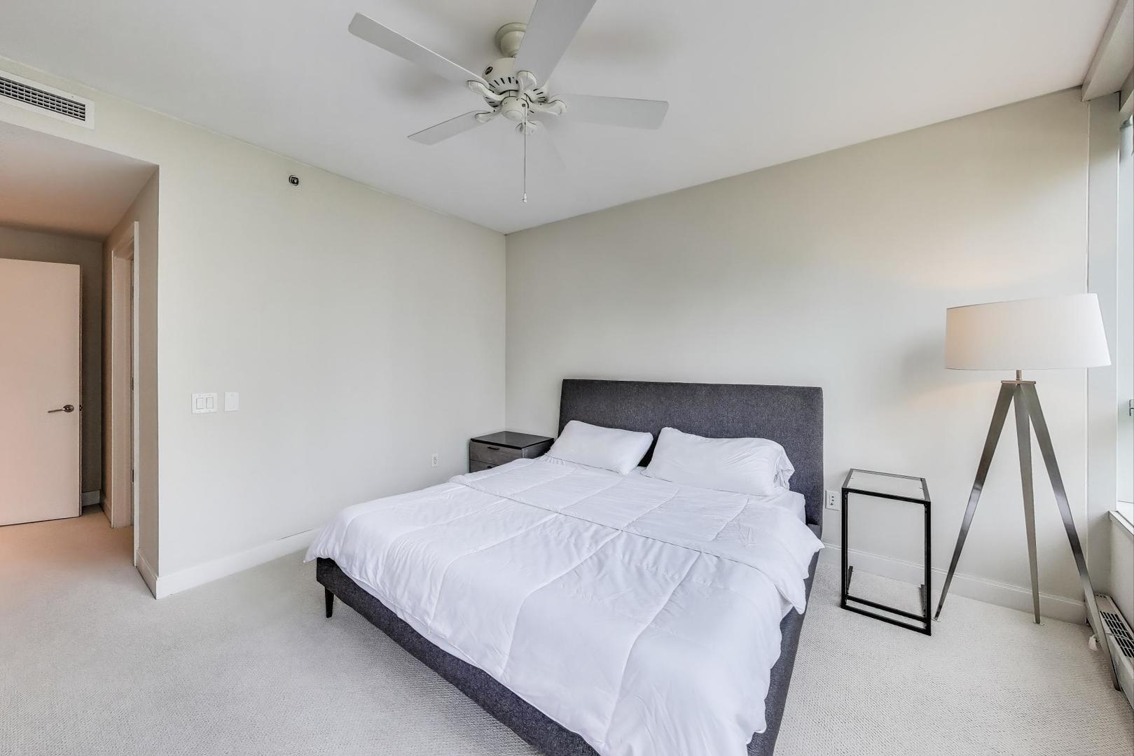 Chicago, Illinois 60601, United States, 2 Bedrooms Bedrooms, ,2 BathroomsBathrooms,Residential,Active,195197