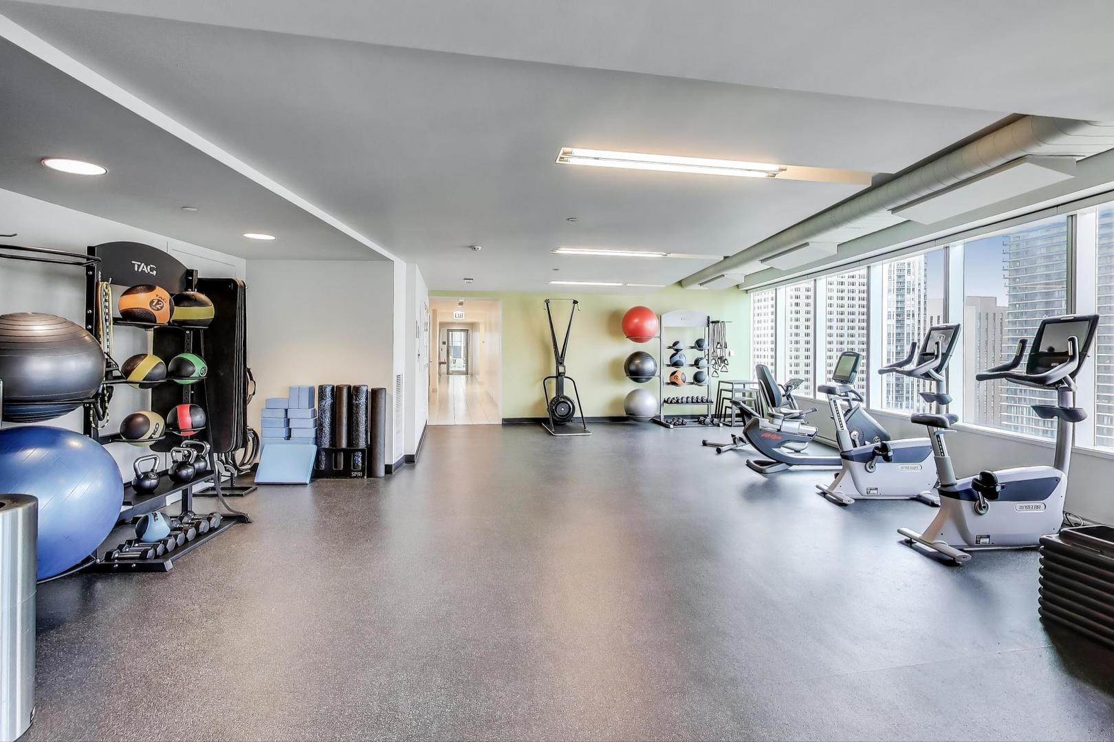 Chicago, Illinois 60601, United States, 2 Bedrooms Bedrooms, ,2 BathroomsBathrooms,Residential,Active,195197